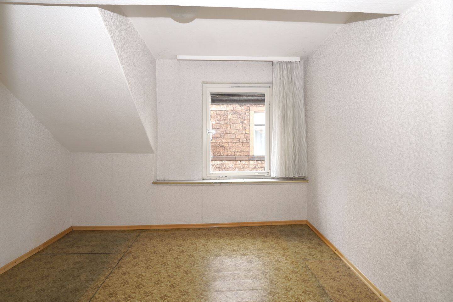 Charmantes kleines Reihenmittelhaus, sanierungsbedarf. – Lambrecht – Vorschaubild 8