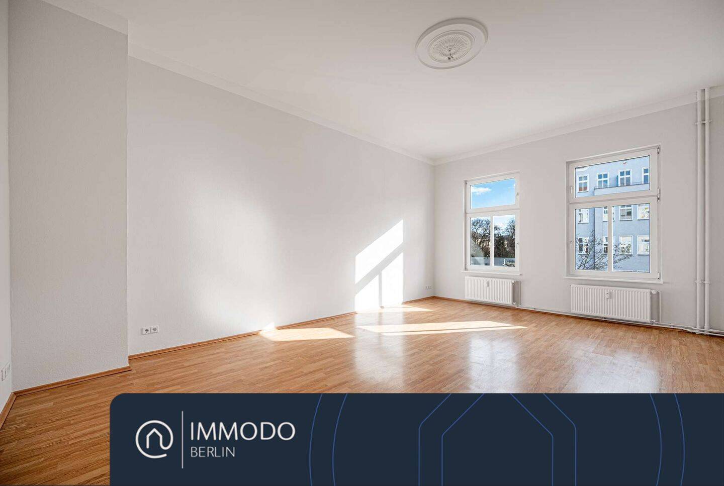 ?? Wohnen an der Spree - Charmante 2 Zi-Altbau-Wohnung mit hohen Decken & EBK in ruhiger Spielstraße