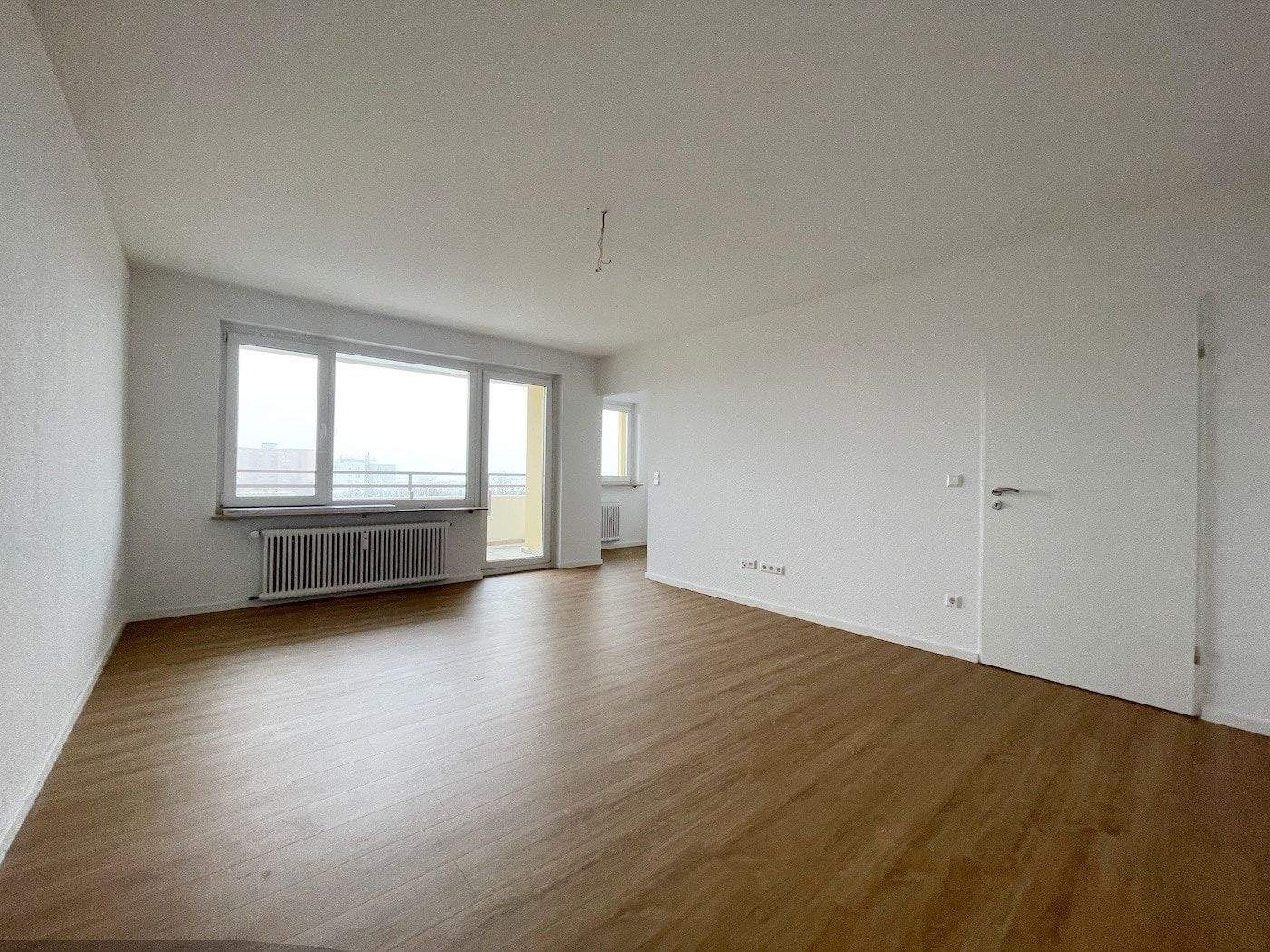 1-Zimmer Wohnung mit Küche, Loggia, Kellerraum und Fahrstuhl in Bothfeld – Hannover – Bild 1 von 5