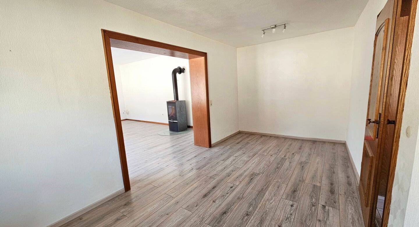 Großzügiges Einfamilienhaus mit Garage, Terrasse und großem Gartengrundstück in Briedel/Mosel – Briedel – Vorschaubild 6