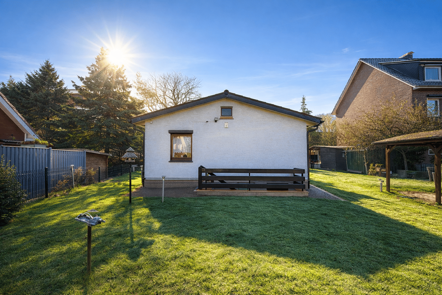 Gepflegter kleiner Bungalow mit großem Grundstück, PV-Anlage & moderner Heizung – Hamburg – Vorschaubild 2