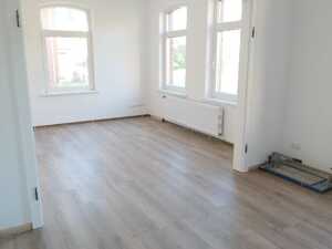 2026 renovierte 3 Zi.-Erdgeschoss-Whg. mit mgl. großer Pferdewiese oder über 300m² Hallenfläche!