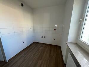 3-Zimmer-Wohnung mit Wand und Bodenbelag