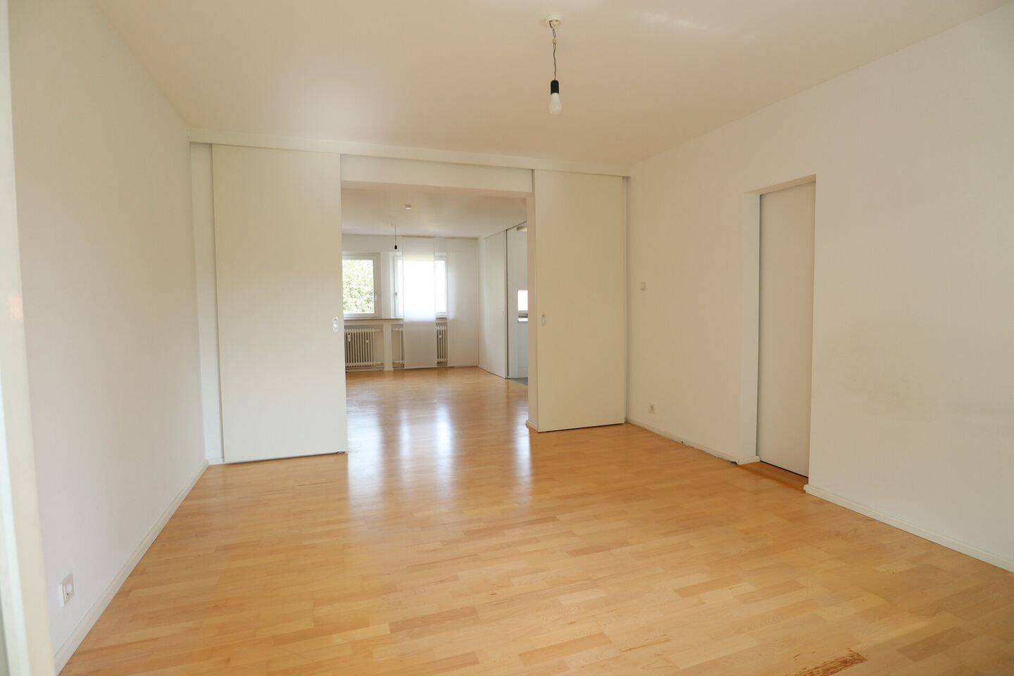Lichtdurchflutete 3,5-Zimmer-Eigentumswohnung in bester Wohnlage – Stuttgart – Vorschaubild 2