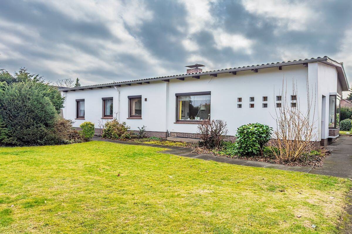 Zuhause im Grünen: Bungalow mit großem, sichtgeschützten Garten in Nordenham! – Nordenham – Vorschaubild 2