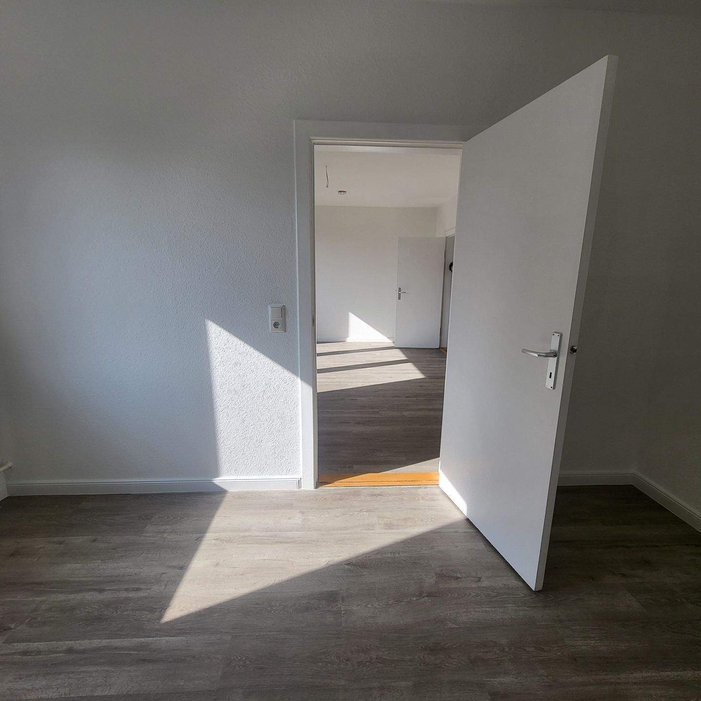 3 - Zimmer-Wohnung Nh Schrevenpark/Exerzierplatz *** Laminat/neuwertige EBK / Duschbad – Kiel – Vorschaubild 6