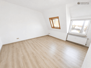 GROSSZÜGIGE 4-ZI-WHG. IN S-WANGEN: ca. 88 qm * TL-Bad + sep. Wc * tolle Aussicht * Ebk * ab sofort! – 70327 Stuttgart – Vorschaubild 4