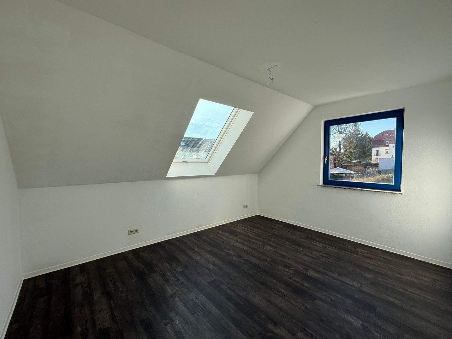 Große und lichtdurchflutete 4-Raum-Maisonette-Wohnung mit Tageslichtbad und EBK – Chemnitz – Vorschaubild 4