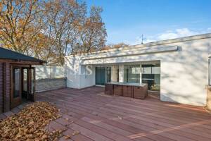 Tolles Penthouse mit großer Dachterrasse, eigenem Schwimmbad im Keller und Sauna