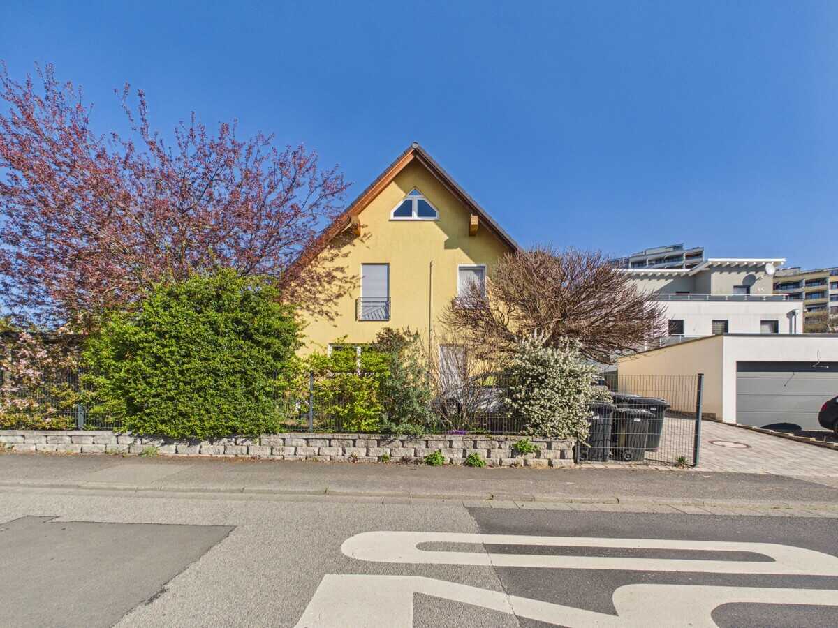 Direkt einziehen & wohlfühlen! Hochwertiges EFH mit Garten und exklusiver Ausstattung in Wiesbaden! – Wiesbaden – Vorschaubild 2