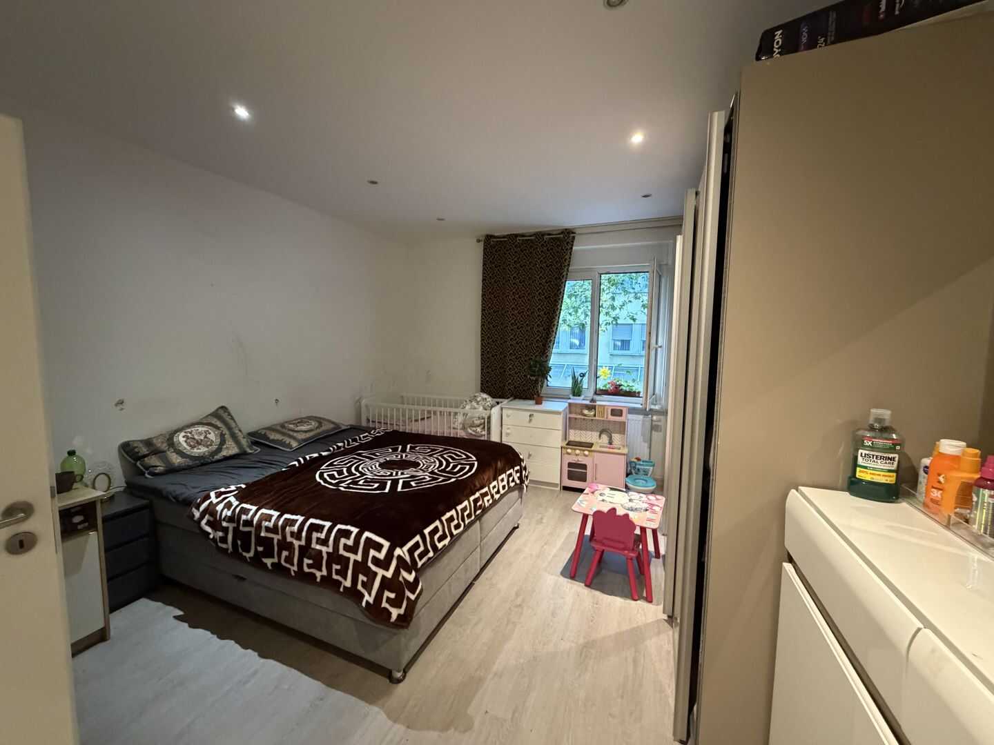 Sofort bezugsfrei: Modernisierte 4-Zimmer-Wohnung mit Balkon und Garten – Nürnberg – Vorschaubild 3
