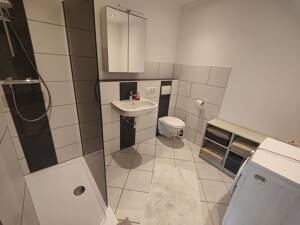 Wohnen unter Reet - Geräumige 5-Zimmer-WHG mit 2 PKW-Stellplätzen im schönen Haseldorf – 25489 Haseldorf – Vorschaubild 8