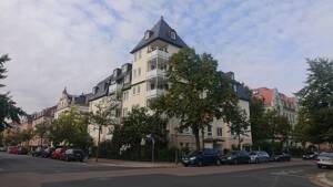 Großzügige 2-Zimmer-Wohnung mit Einbauküche, Terrasse und TG-Stellplatz in Dresden-Striesen!