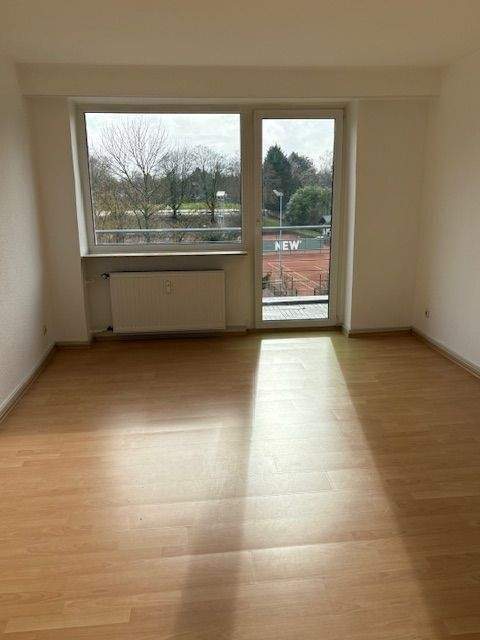 Gepflegte 2 Zimmer Wohnung mit Balkon im 3 Parteienhaus ! Traumhaftes Wohnen direkt am Grenzlandstadion und Fachhochschule ! – Mönchengladbach – Vorschaubild 2