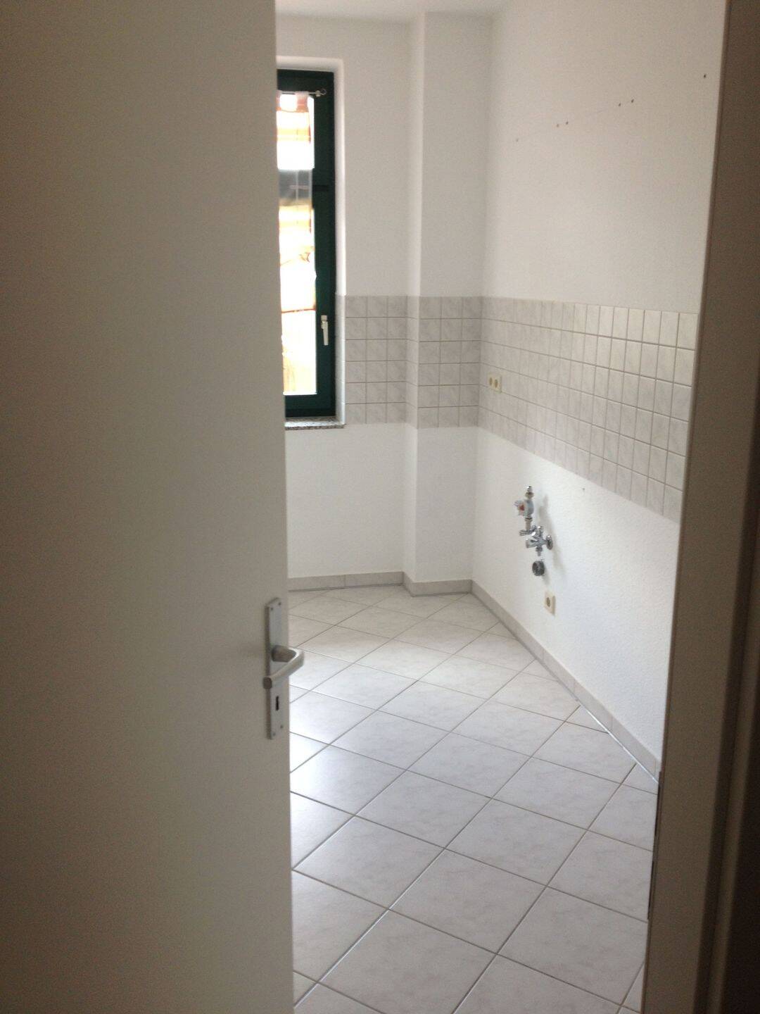 3-Raum Wohnung mit Balkon, Einbauküche, Stellplatz – Chemnitz – Vorschaubild 8