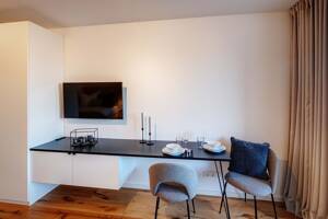Bogenhausen: Hochwertig möbliertes Apartment im 13. OG - grandioser Fernblick – 81925 München – Vorschaubild 4
