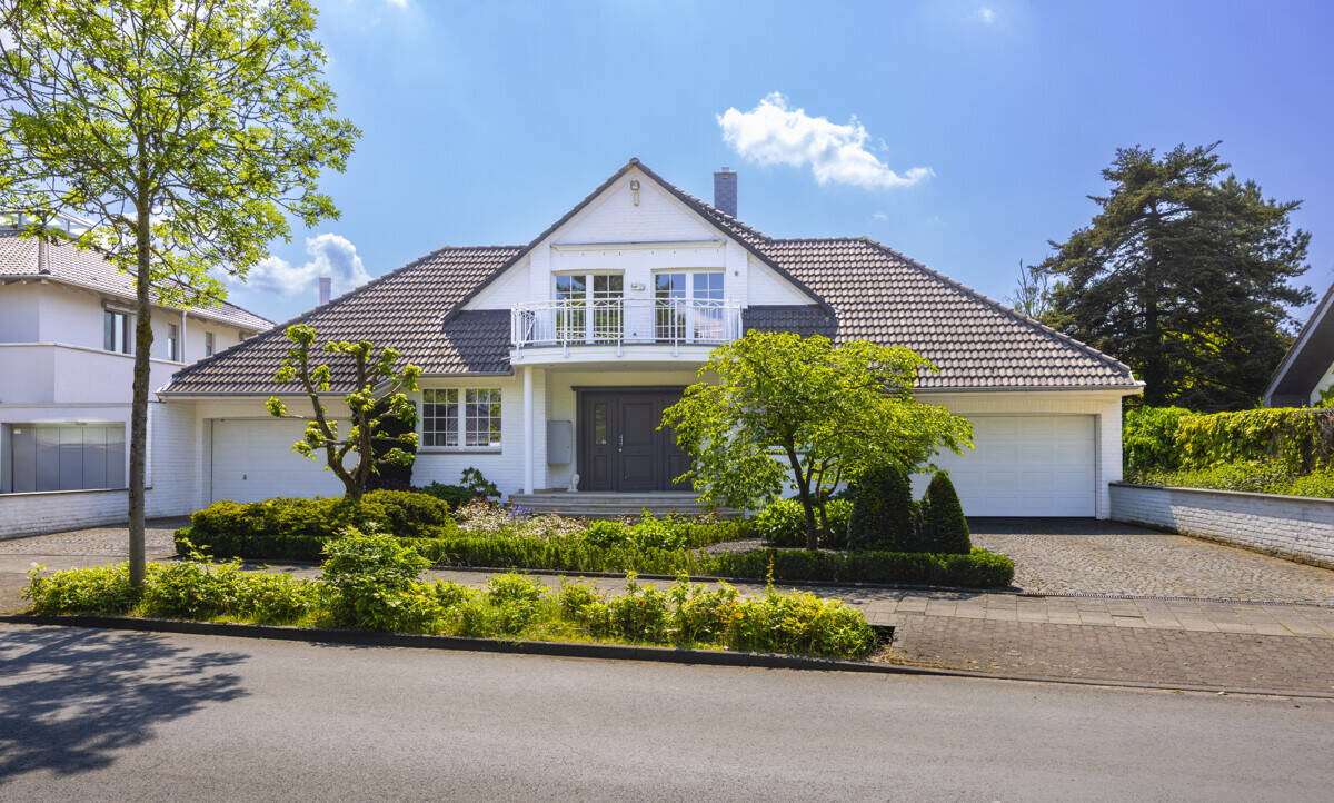 Familienvilla der Extraklasse mit Innenpool in Golfplatzlage von Alt-Meererbusch – Meerbusch – Vorschaubild 2