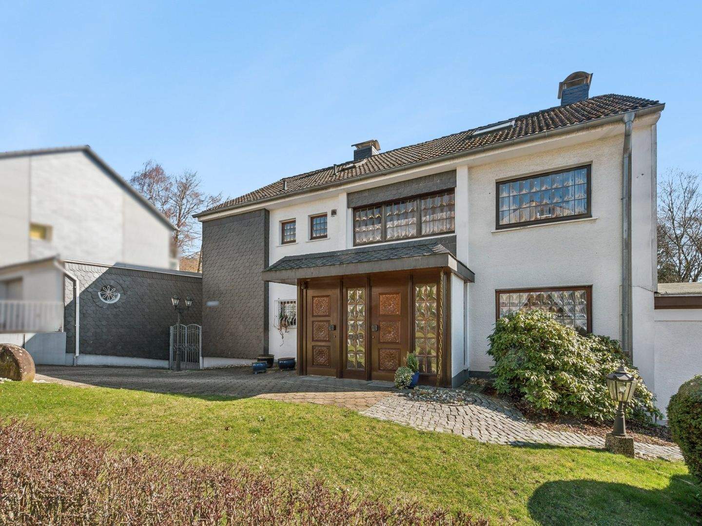 Viel Platz für die ganze Familie: Gepflegtes Zweifamilienhaus in Wuppertal-Ronsdorf
