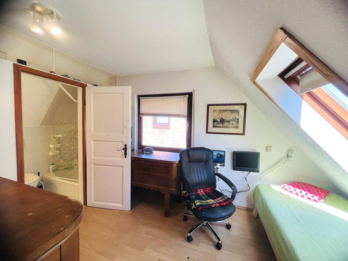 freistehendes Wohnhaus, 5 Zimmer, Garage, sonniges Grundstück in Rostock [Dierkow-Ost] – Rostock – Vorschaubild 6