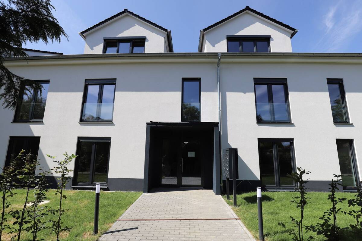 ** Feldrandlage** Vollmöblierte 3-Zimmer-Wohnung mit Einbauküche und Balkon – 64291 Darmstadt – Bild 1 von 9