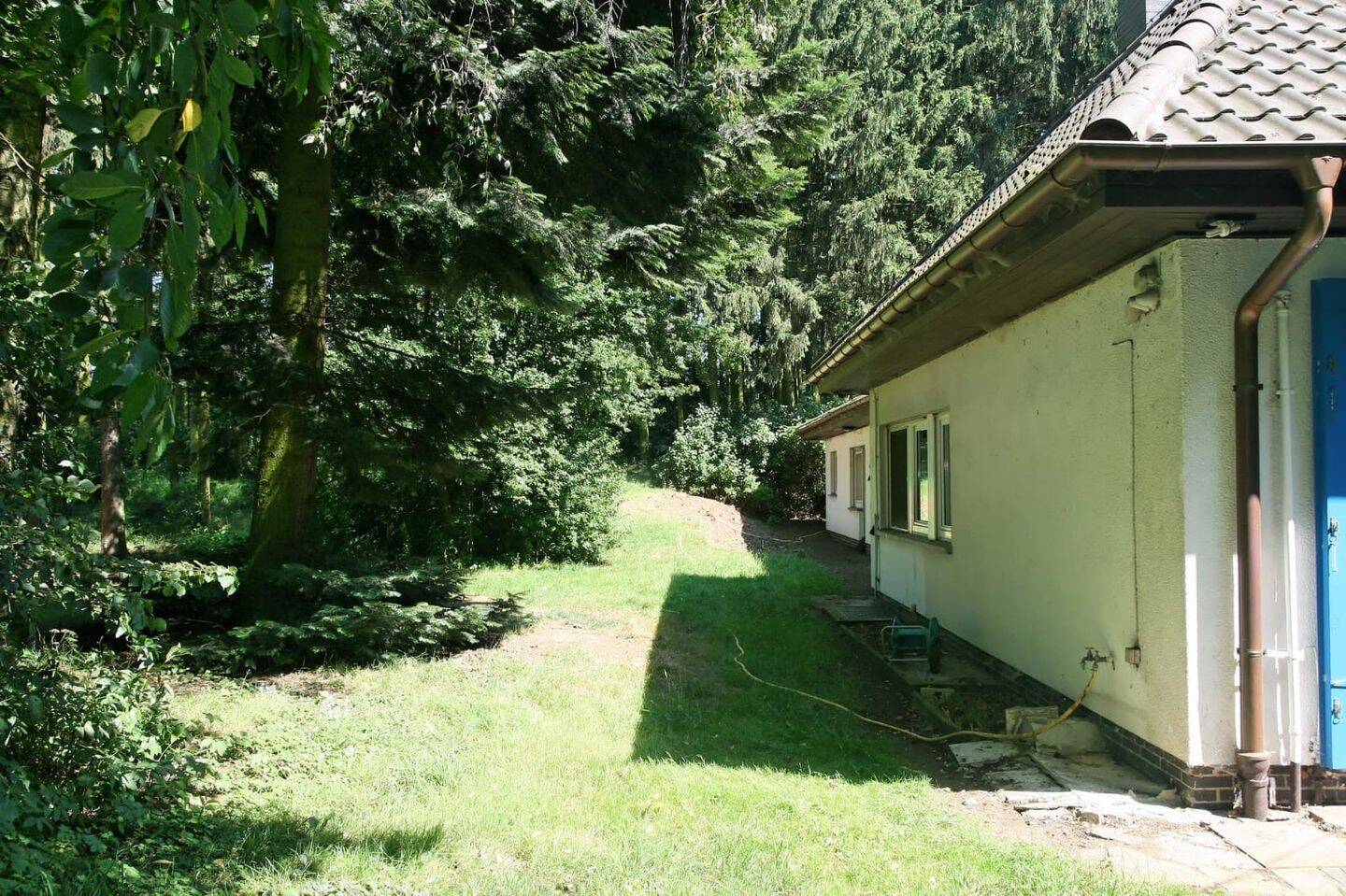 2-Familienhaus Villa mit schönen Waldgrundstück! 6500m² auch Teilbar! nähe Alsfeld! ruhige Alleinlage! – Alsfeld – Vorschaubild 2