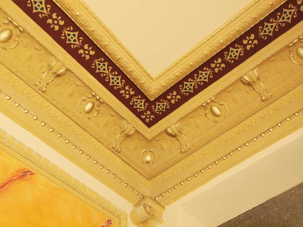 Einziehen und Wohlfühlen... großzügige 2-Zimmer-Wohnung mit Balkon! Wohnküche + EBK + Wanne/Dusche + Lift + gepflegtes MFH
