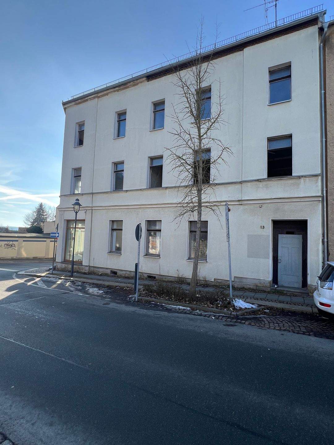 Stadthaus mit großem Potenzial und vielseitigen Nutzungsmöglichkeiten, das darauf wartet, wieder mit neuem Leben erfüllt zu werden. – Reichenbach – Vorschaubild 3