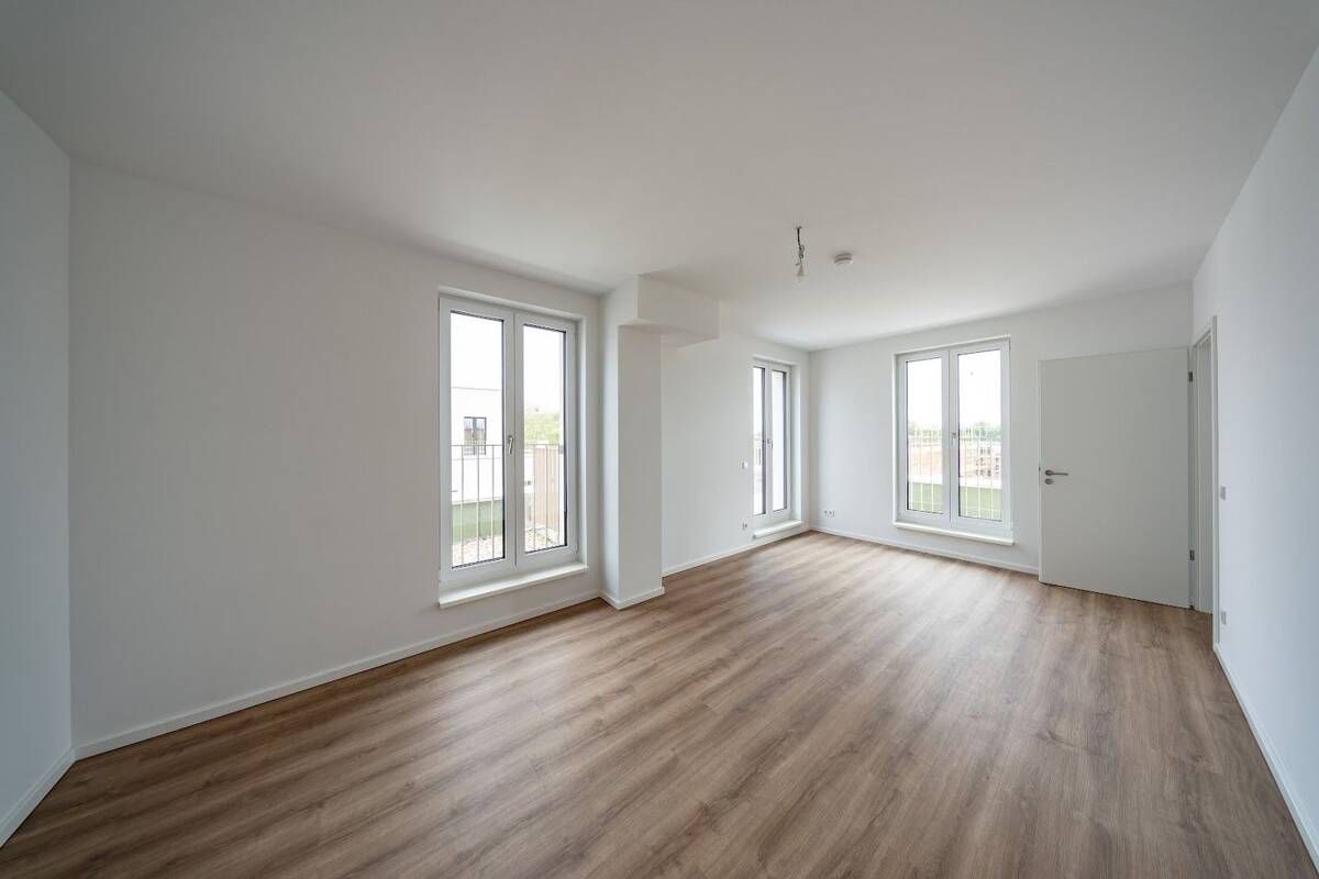 Neubauwohnung an der Waterkant mit Terrasse und Fußbodenheizung im Erstbezug – 13599 Berlin – Bild 1 von 9