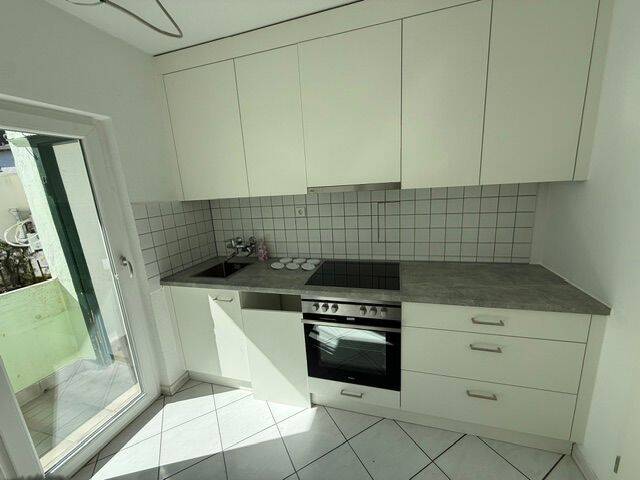 Anzeige: Top renovierte 2,5-Zimmer-Wohnung in Stuttgart-Untertürkheim Moderne Ausstattung – Perfekte Lage – Sofort bezugsfrei