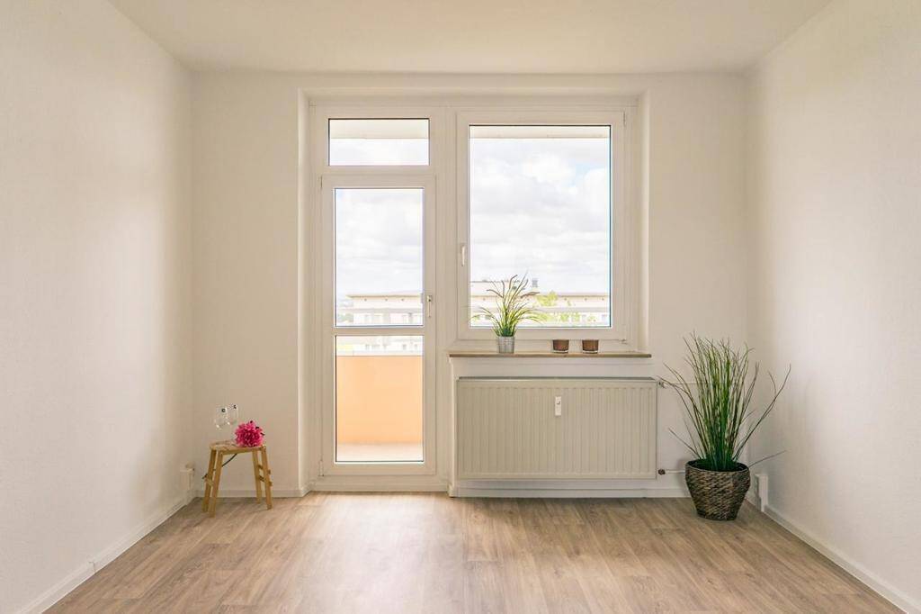NEU sanierte 3-Raum-Wohnung mit Dusche und Balkon
