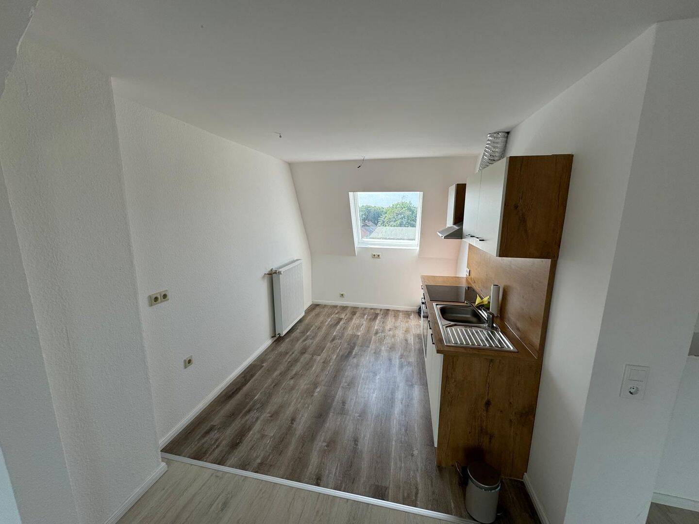1 Zimmerwohntraum mit Einbauküche im 4.OG zu vermieten