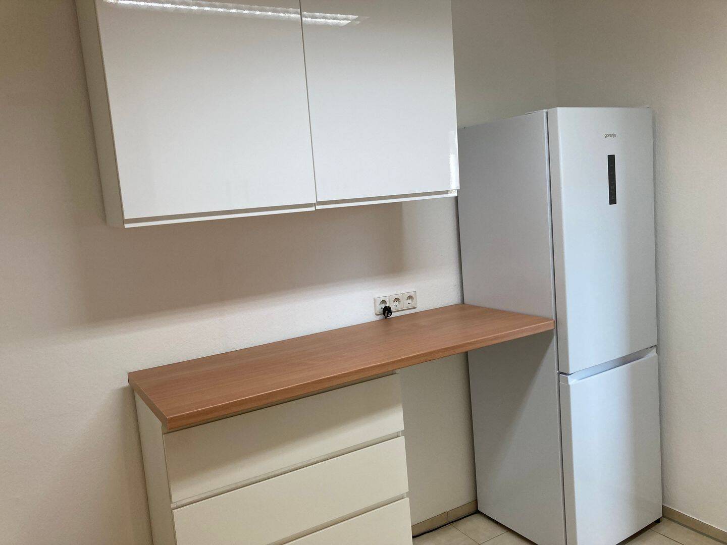 ⭐⭐⭐⭐⭐ Helle 4 Zimmer Wohnung ab SOFORT zu vermieten; Einbauküche; ❌ Solarstrom ❌ nur 1-2 Mieter ❌ Auto Stellplatz direkt am Haus – Geislingen an der Steige – Vorschaubild 2