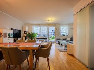 Erdgeschosswohnung mit großem Garten, sonniger Terrasse und zwei Tiefgaragenstellplätzen – 90768 Fürth – Vorschaubild 4