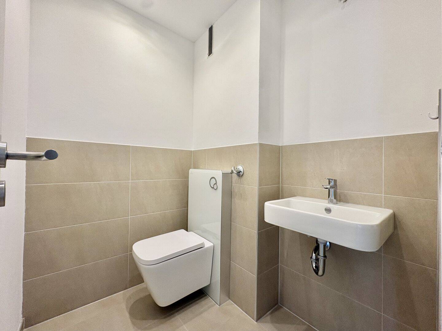 Frisch renovierte 2-Zi.-ETW mit Garagenstellplatz und Loggia in sehr gepflegter Wohnanlage – Ingolstadt – Vorschaubild 9