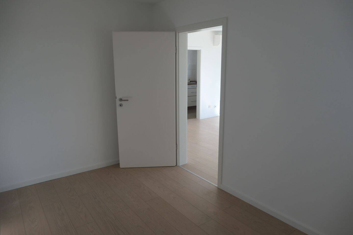 2-Zimmer-Wohnung in bester Lage mit außergewöhnlicher Aussicht – Düsseldorf – Vorschaubild 6