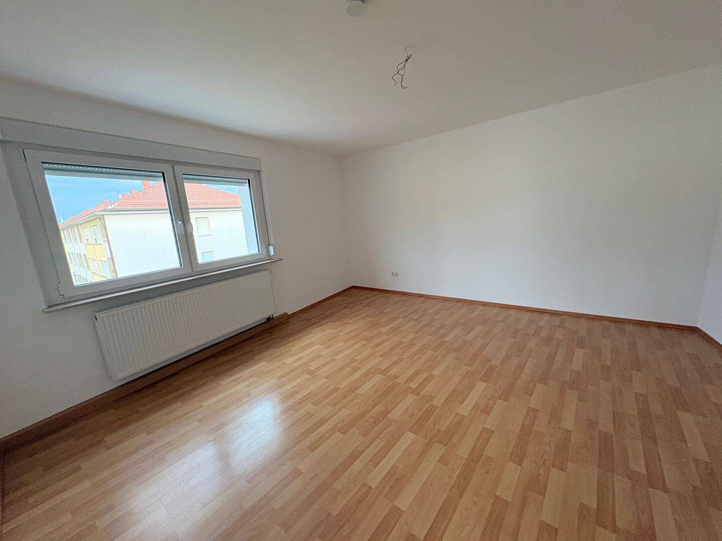 Großzügige, gepflegt 3-Zimmer-Wohnung mit Wintergartenbalkon - auch WG geeignet - Stadtteil Rennweg – Nürnberg – Vorschaubild 3
