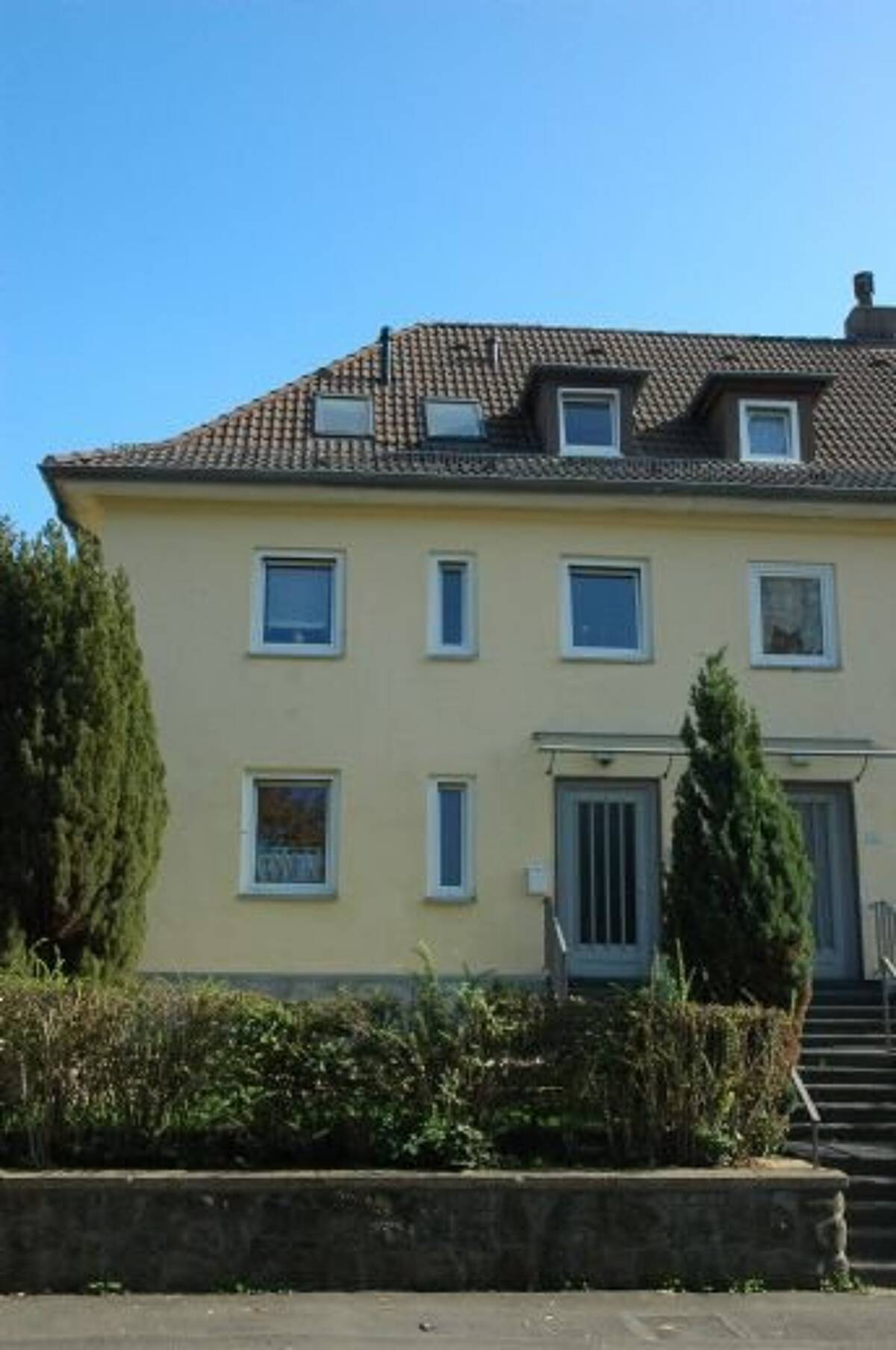 Dachstudio mit Empore, in kleiner, ruhiger Wohneinheit, am Marienkrankenhaus, Uni-Nähe, provisionsfrei – 34127 Kassel – Bild 1 von 9