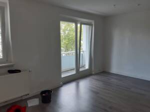 Helle 3-Zimmer-Wohnung mit Balkon in Suhl - Jetzt mieten und sparen! – 98527 Suhl – Vorschaubild 2
