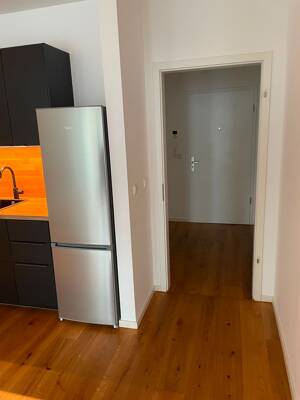 Frisch renovierte 2-Zimmer-Wohnung mit Loggia in Berlin-Friedrichshain – 10247 Berlin – Vorschaubild 3