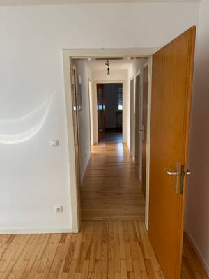 Sehr schöne 3 Zimmer Whg., mit großer Terrasse und Gartenbenutzung. – 91058 Erlangen – Vorschaubild 4