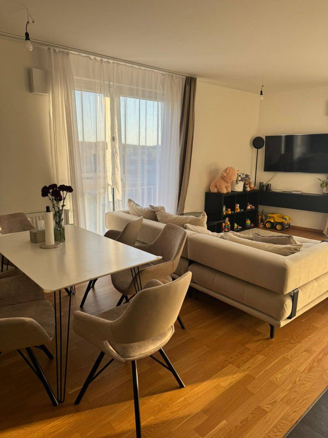 Lichtdurchflutete Wohnung im 4. OG: Exklusive Eckwohnung mit Skyline-Blick & großen Balkon in Heimfeld – Hamburg – Vorschaubild 2
