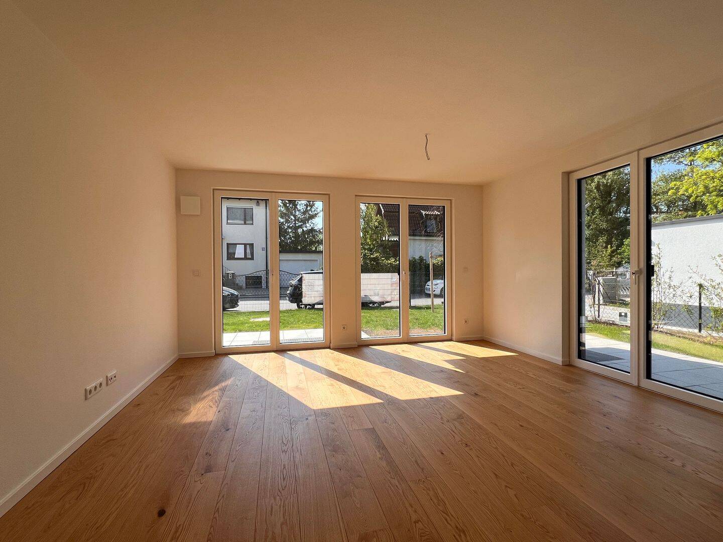 Wohnkomfort + Qualität ! - Hochwertig ausgestattete 3-Zimmer-Erdgeschosswohnung mit sonnigem Garten – München – Vorschaubild 5