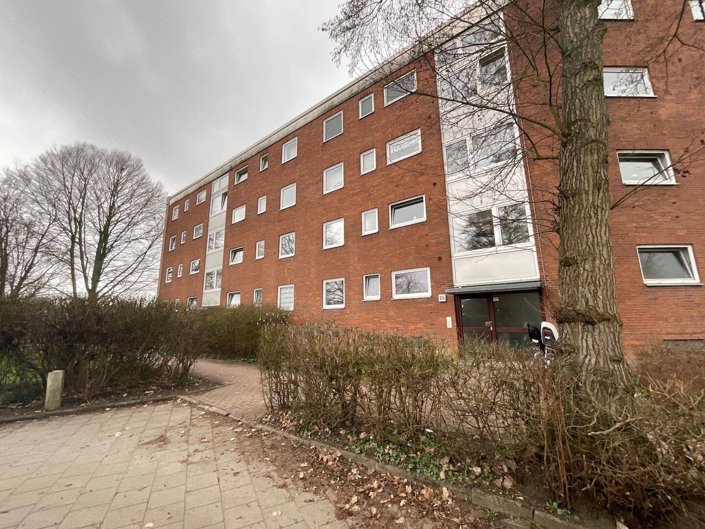 Frisch renovierte 2,5 Zimmer-Wohnung mit Balkon im Hochparterre – Lübeck – Bild 1 von 9