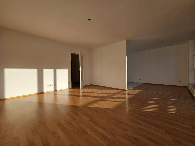 Modern & hell: Top 2-Zimmer-Wohnung mit Balkon in Erlangen – Erlangen – Vorschaubild 3