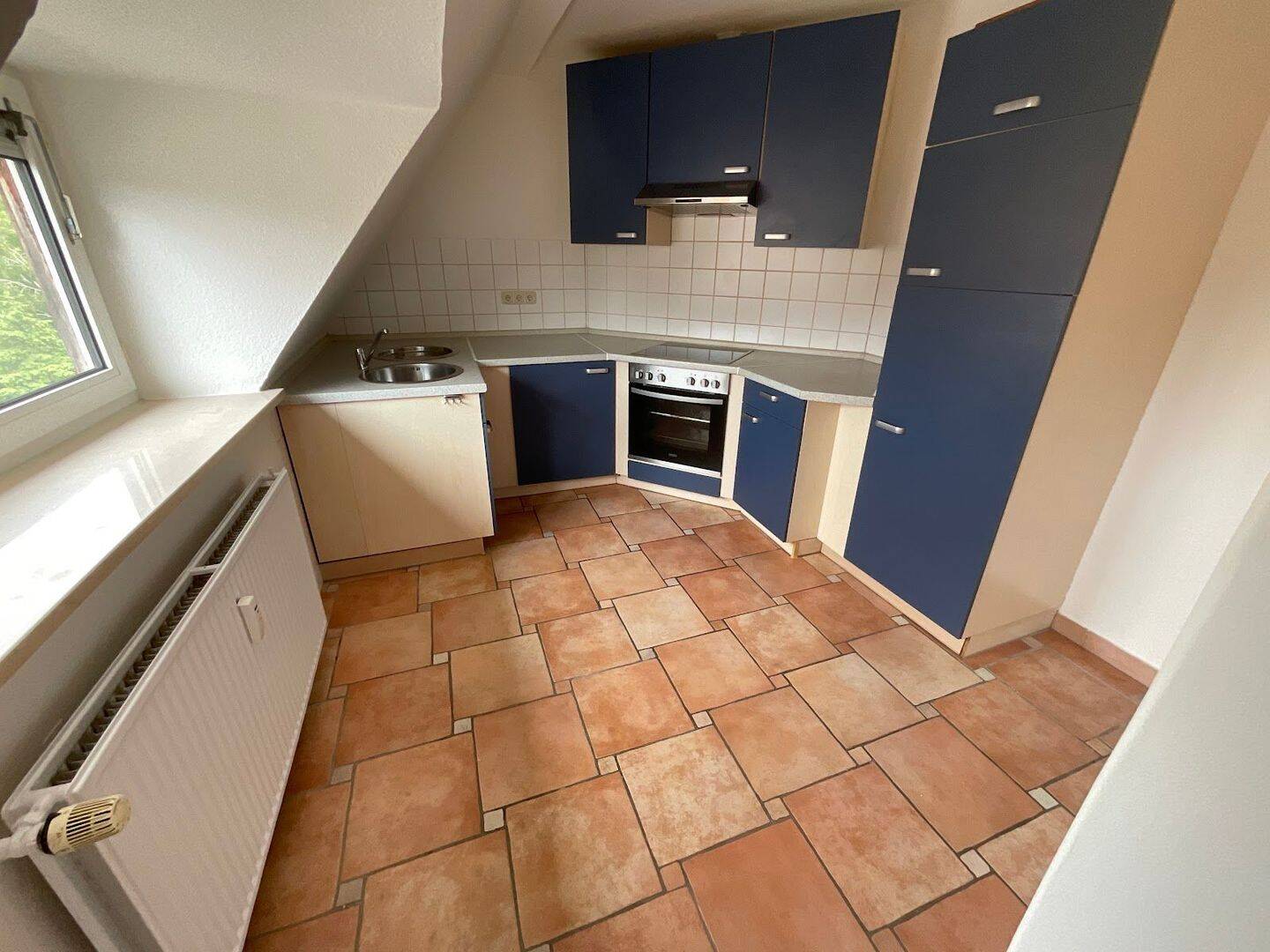 2 Zimmer-Dachgeschosswohnung mit geräumiger Wohnküche – Lübeck – Vorschaubild 4
