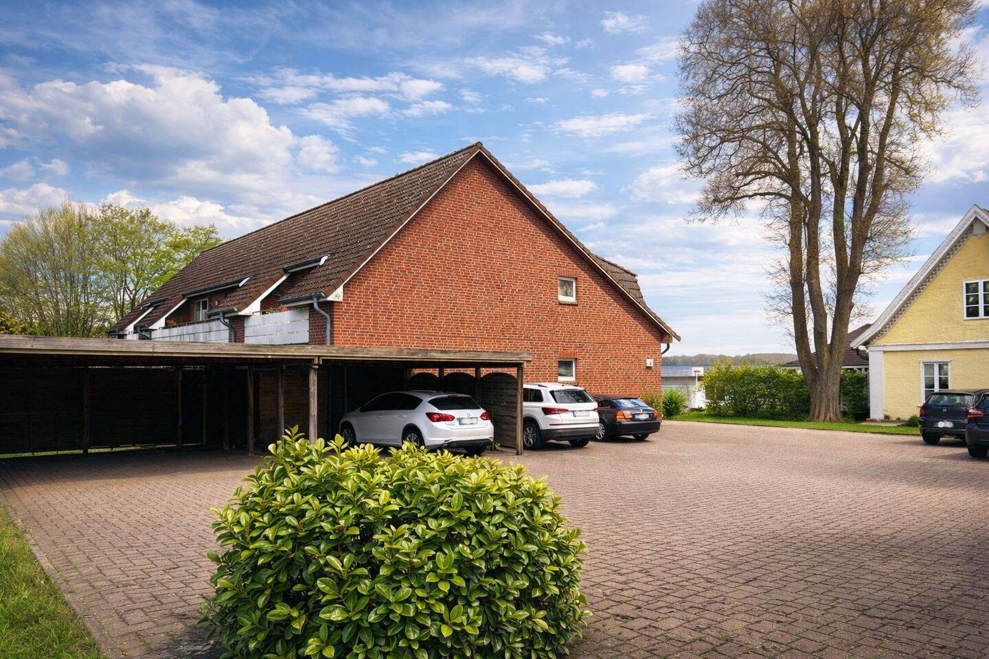 Attraktive vermietete Wohnung mit eigenem Stellplatz***