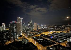 Skyline Living voll möblierte 4-Zimmer-Residenz mit Balkon, Concierge & Stellplatz – 60327 Frankfurt am Main – Vorschaubild 5