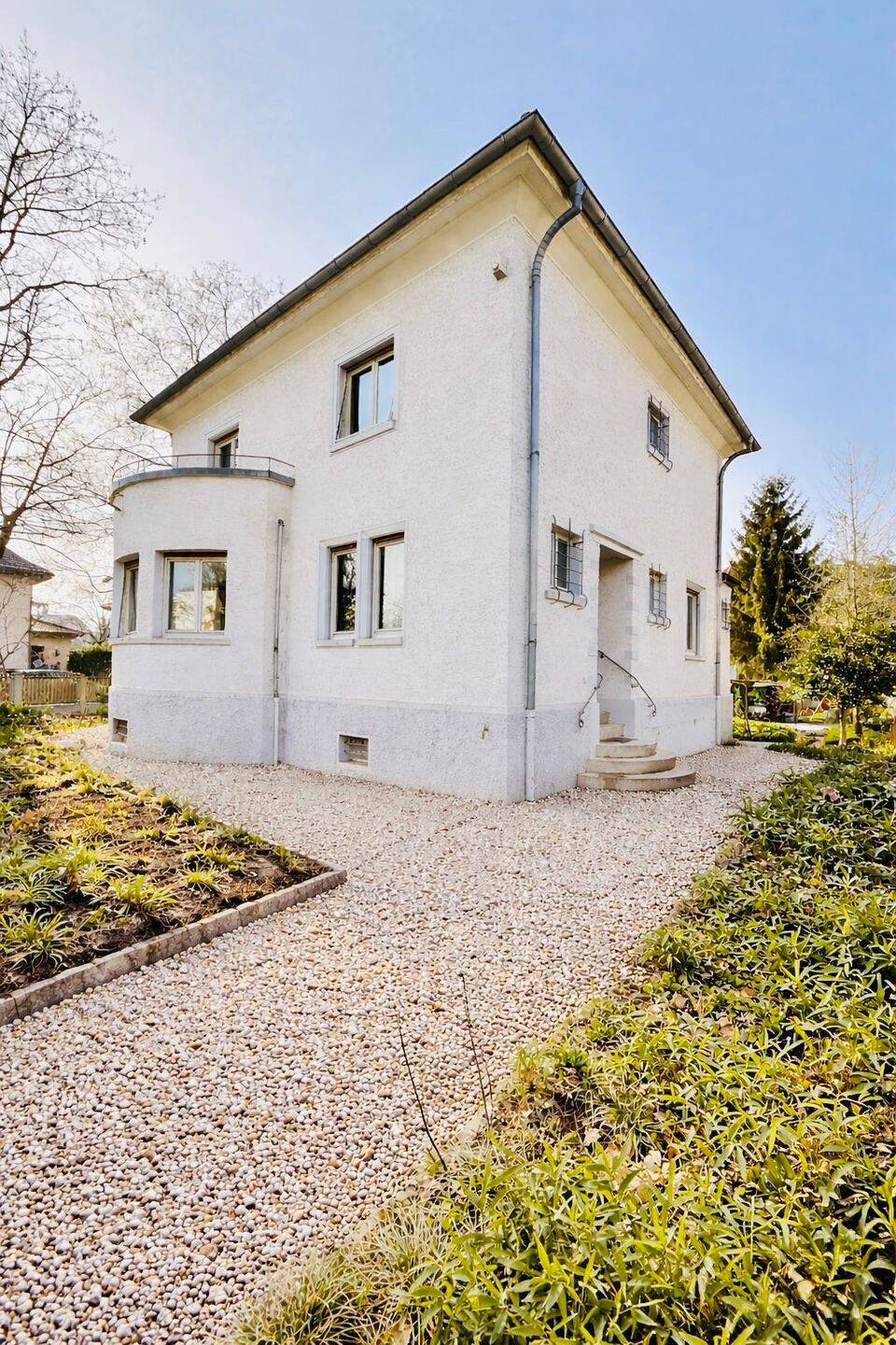 Villa mit großem Eckgrundstück mit Ausbaupotenzial in bester Oststadtlage - ideal für Kanzlei, Praxis oder Familie