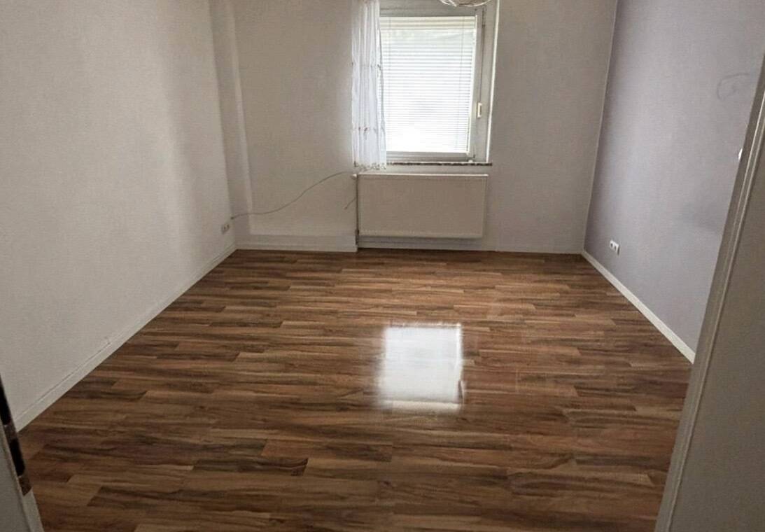 Ruhig gelegene, modernisierte Doppelhaushälfte mit großzügigem Grundstück – Elsterwerda – Bild 1 von 6