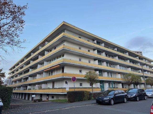 Helle 2-ZW mit großem Balkon und Stellplatz – Erlangen – Vorschaubild 2